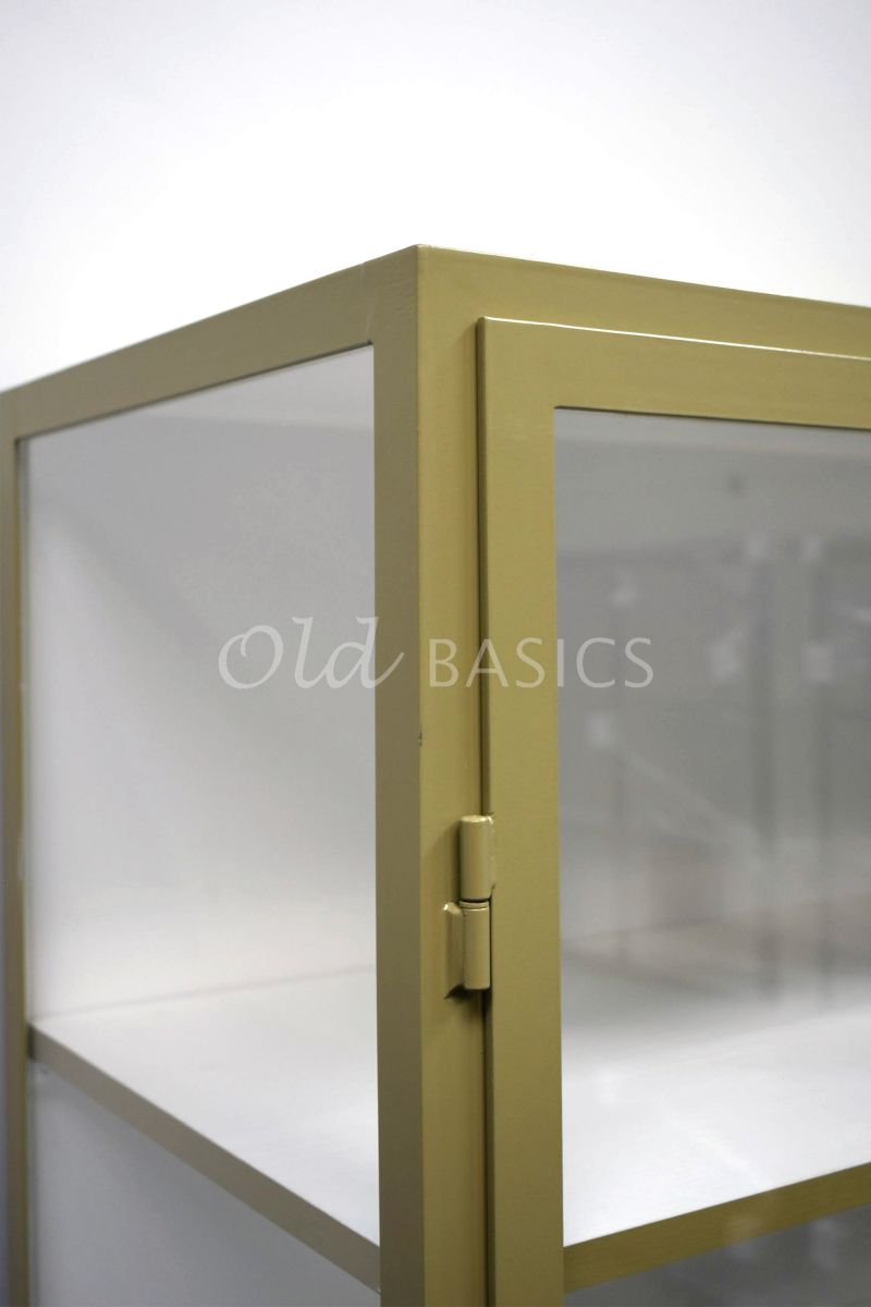 Detail van Apothekerskast Demi, 3 deuren, RAL1020, geel, groen, materiaal staal